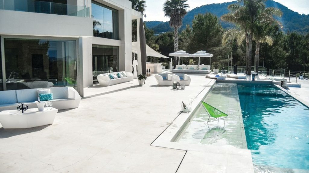 VILLA KETTY - 12BD - 2POOLS - SPA - GYM.pdf (2)